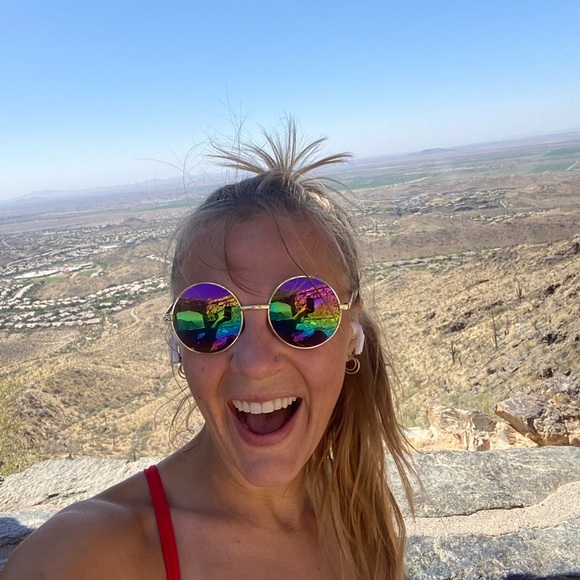 Meet your Posher, Scarlett - Picture 1 of 1